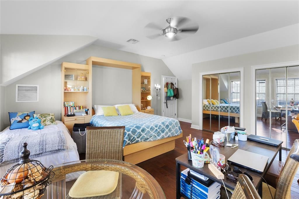 For Sale: $2,399,000 (6 beds, 5 baths, 5266 Square Feet)