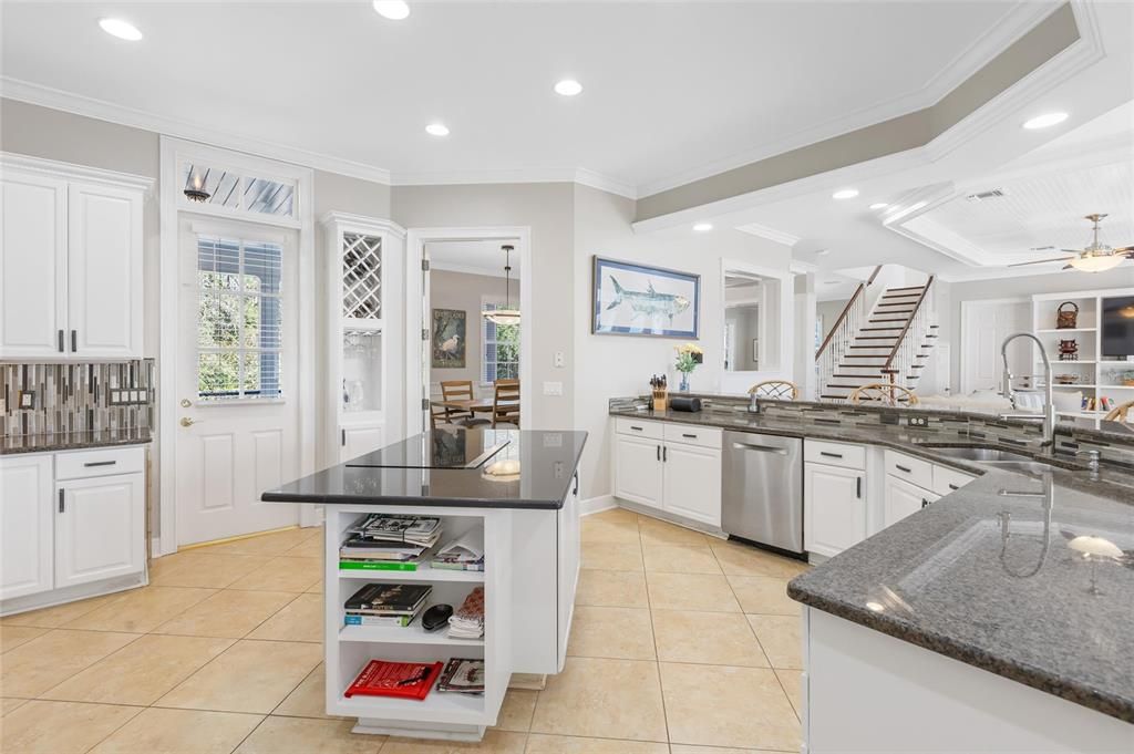 For Sale: $2,399,000 (6 beds, 5 baths, 5266 Square Feet)