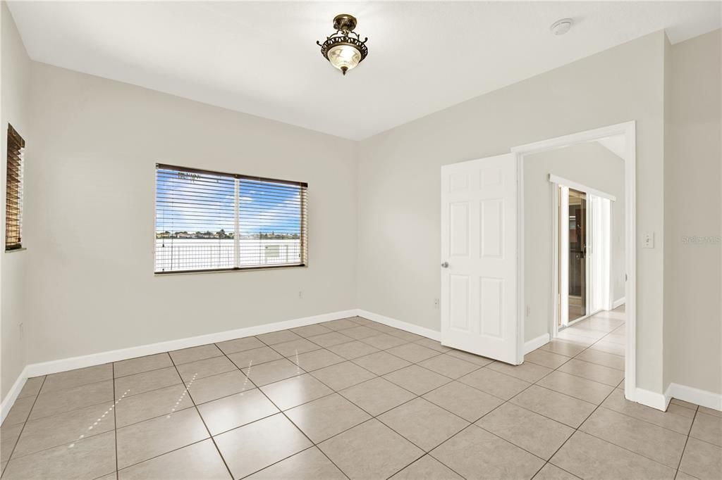 合同活跃: $729,000 (3 贝兹, 2 浴室, 1431 平方英尺)