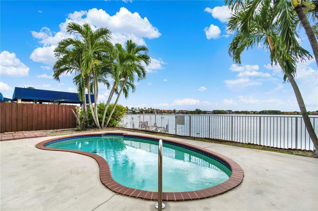 合同活跃: $729,000 (3 贝兹, 2 浴室, 1431 平方英尺)