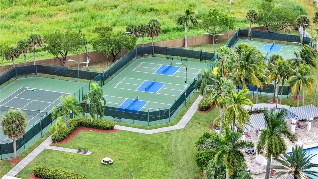 合同活跃: $729,000 (3 贝兹, 2 浴室, 1431 平方英尺)