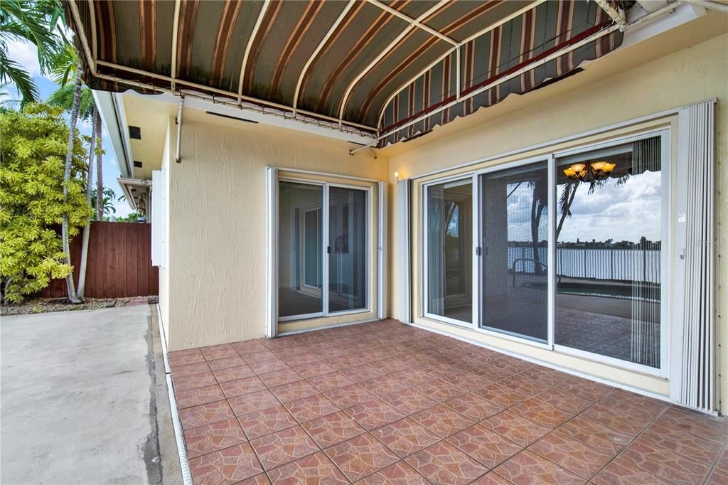 合同活跃: $729,000 (3 贝兹, 2 浴室, 1431 平方英尺)