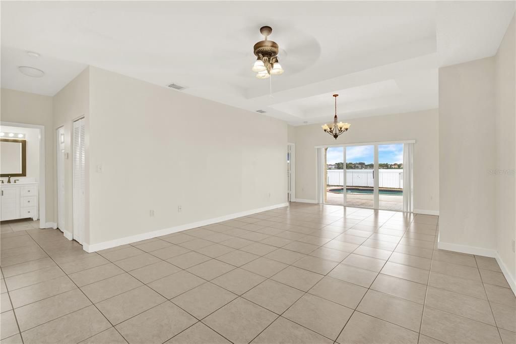 合同活跃: $729,000 (3 贝兹, 2 浴室, 1431 平方英尺)