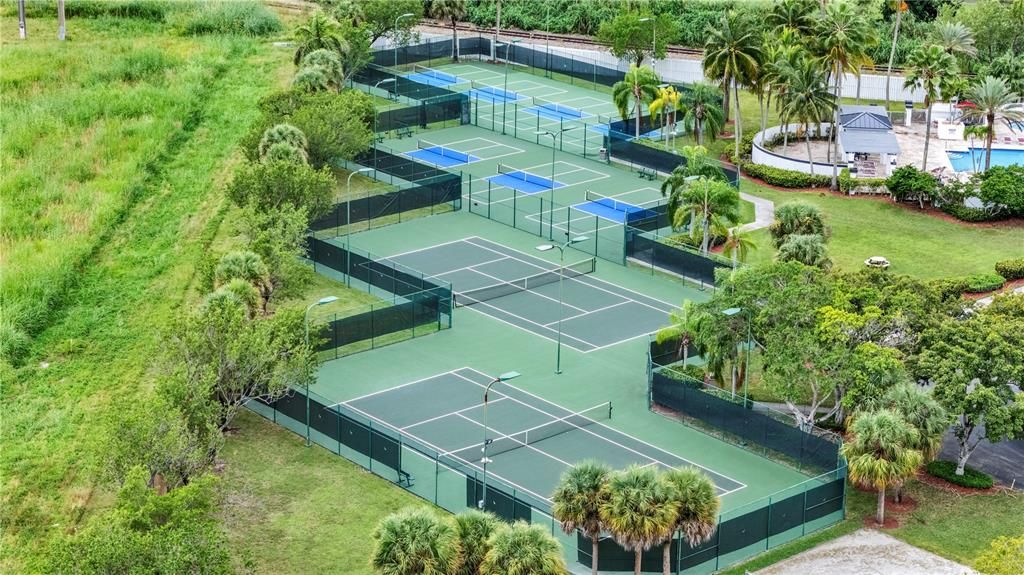 合同活跃: $729,000 (3 贝兹, 2 浴室, 1431 平方英尺)