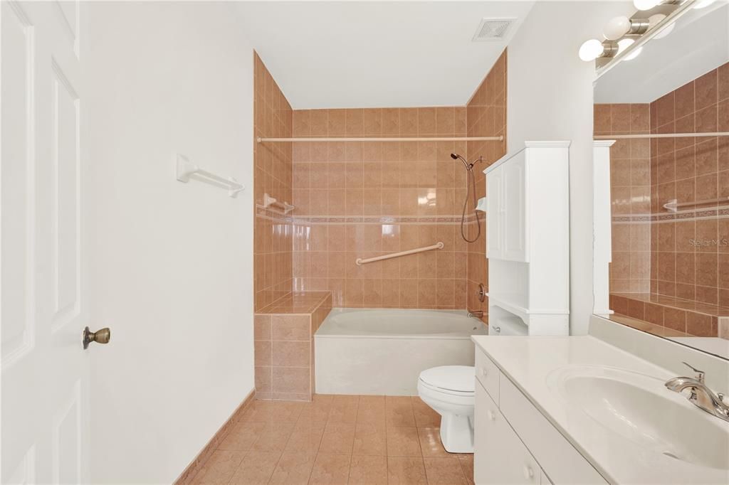 合同活跃: $729,000 (3 贝兹, 2 浴室, 1431 平方英尺)