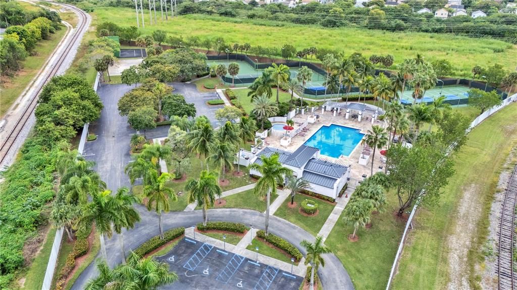 合同活跃: $729,000 (3 贝兹, 2 浴室, 1431 平方英尺)