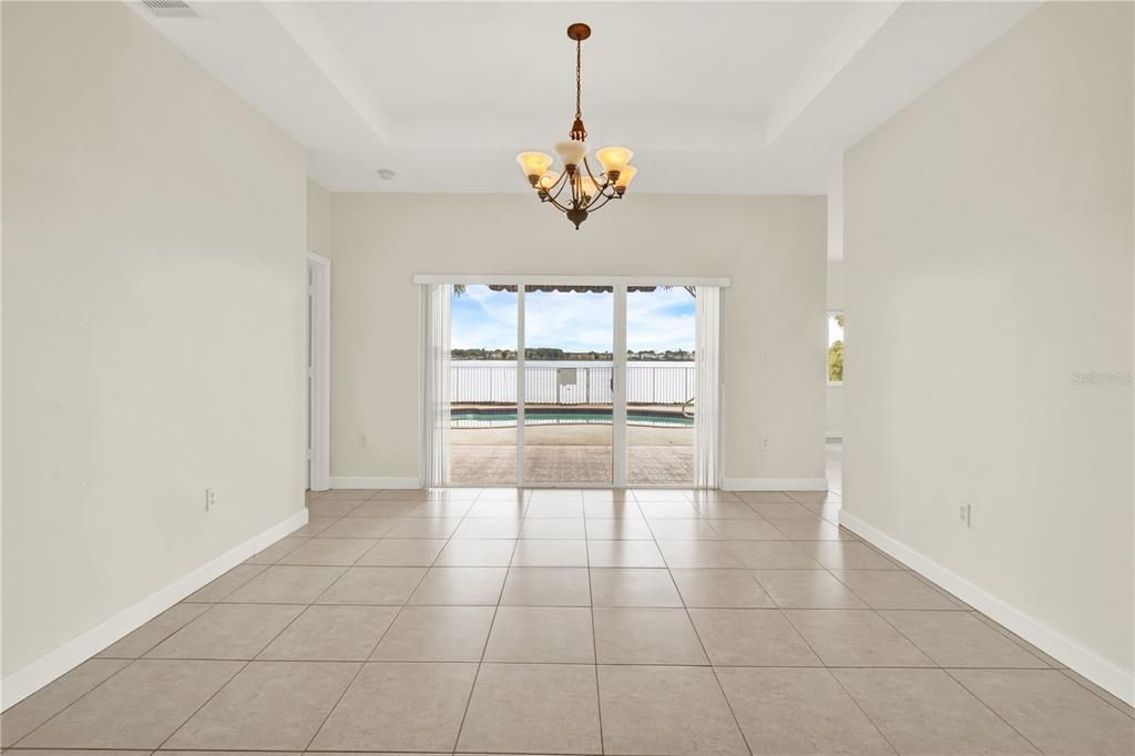 合同活跃: $729,000 (3 贝兹, 2 浴室, 1431 平方英尺)