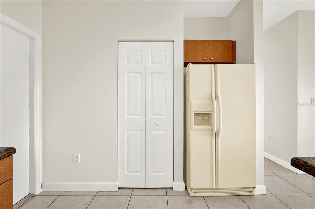 合同活跃: $729,000 (3 贝兹, 2 浴室, 1431 平方英尺)