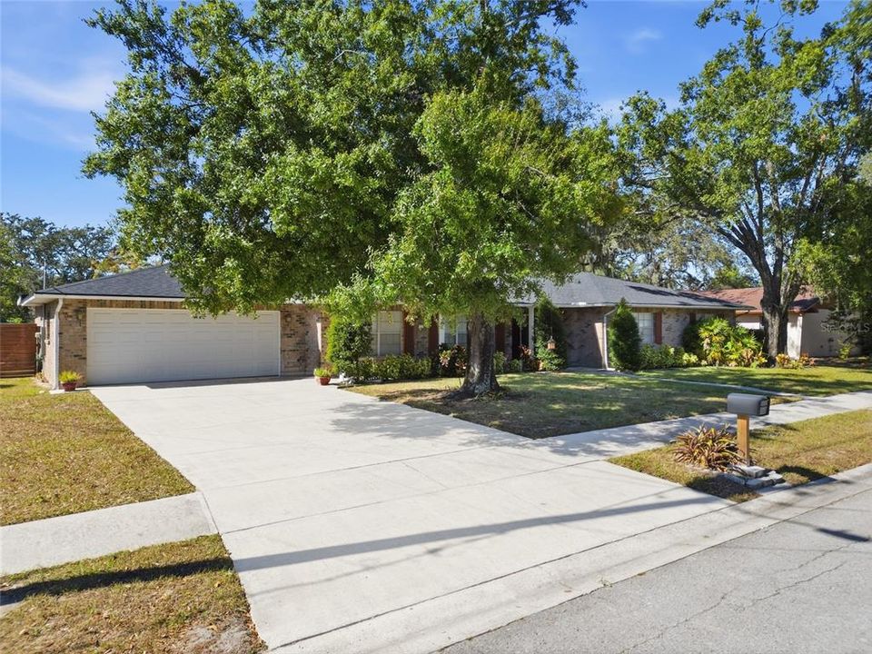 Active With Contract: $425,000 (4 beds, 3 baths, 2196 Square Feet)