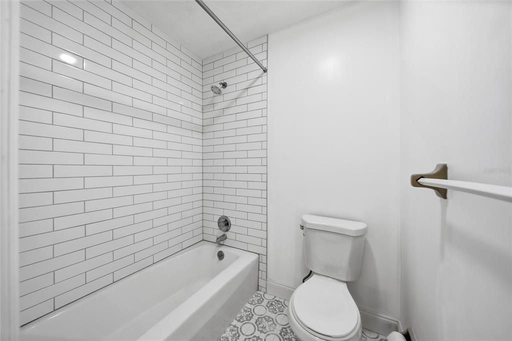 Active With Contract: $425,000 (4 beds, 3 baths, 2196 Square Feet)