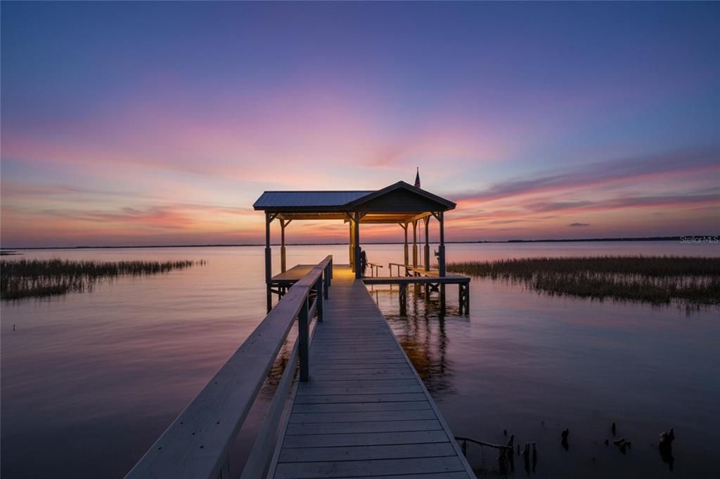 En Venta: $1,500,000 (4 camas, 3 baños, 2749 Pies cuadrados)