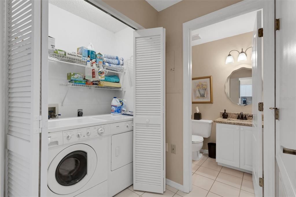 На продажу: $264,900 (2 спален, 2 ванн, 1352 Квадратных фут)