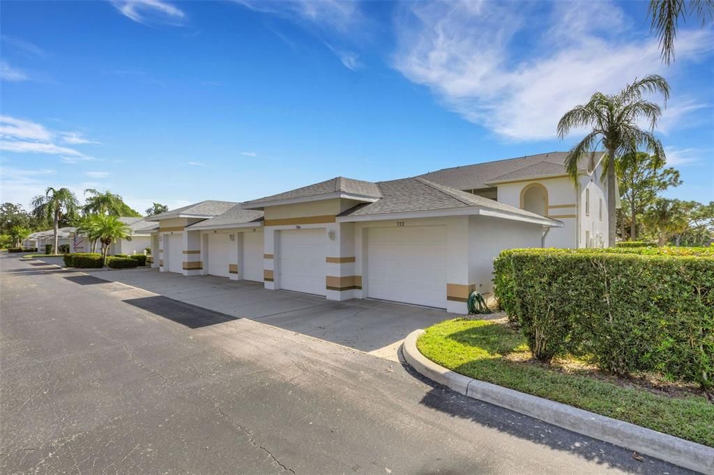 На продажу: $264,900 (2 спален, 2 ванн, 1352 Квадратных фут)