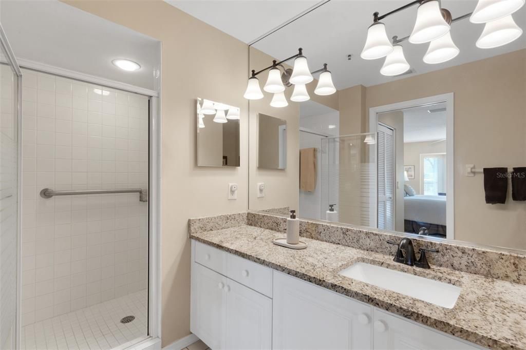 На продажу: $264,900 (2 спален, 2 ванн, 1352 Квадратных фут)