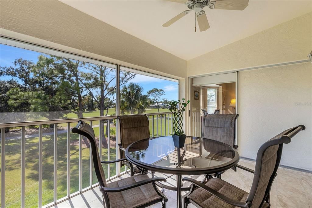 На продажу: $264,900 (2 спален, 2 ванн, 1352 Квадратных фут)