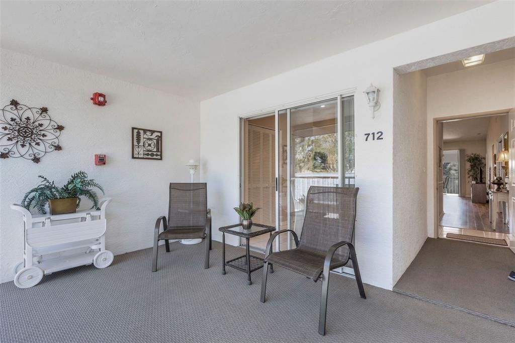 На продажу: $264,900 (2 спален, 2 ванн, 1352 Квадратных фут)