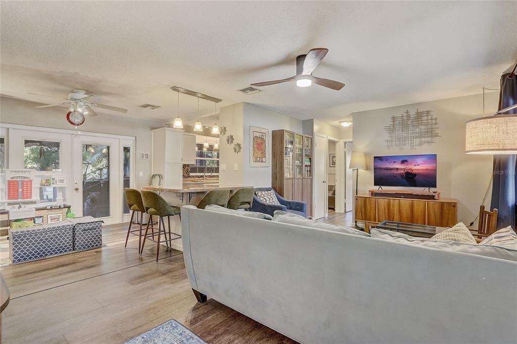 Active With Contract: $375,000 (3 beds, 2 baths, 1200 Square Feet)