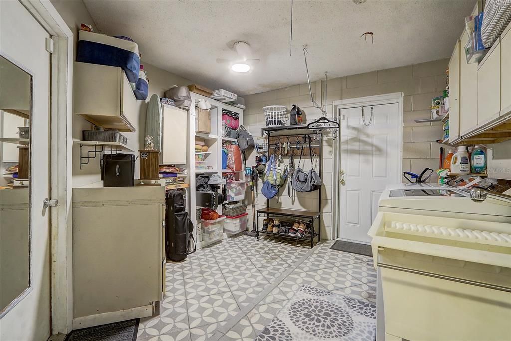 Active With Contract: $375,000 (3 beds, 2 baths, 1200 Square Feet)