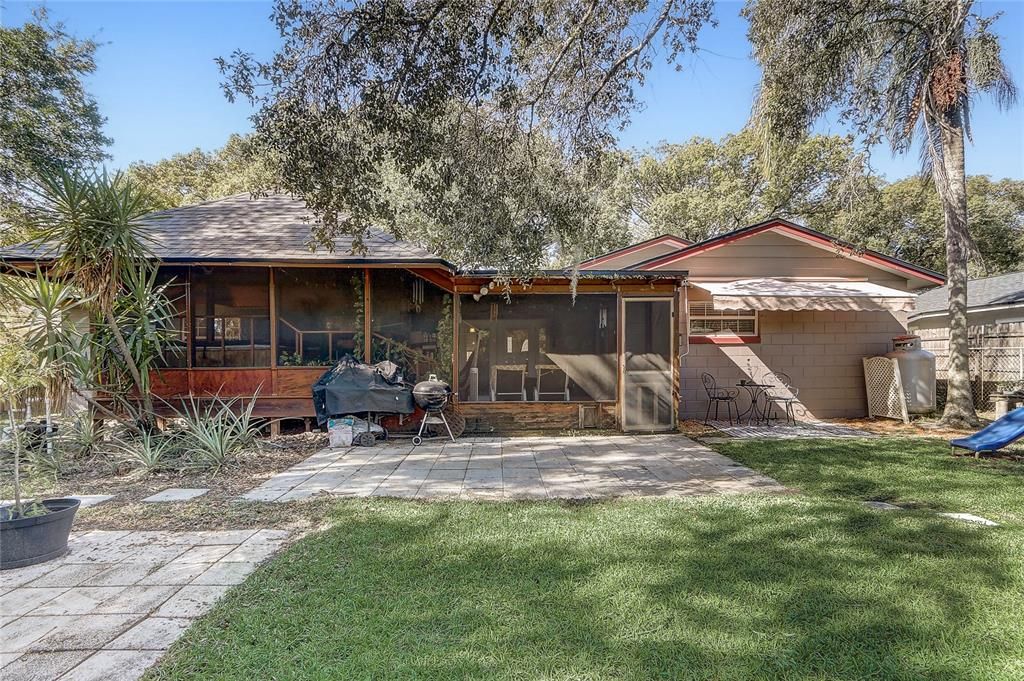 Active With Contract: $375,000 (3 beds, 2 baths, 1200 Square Feet)