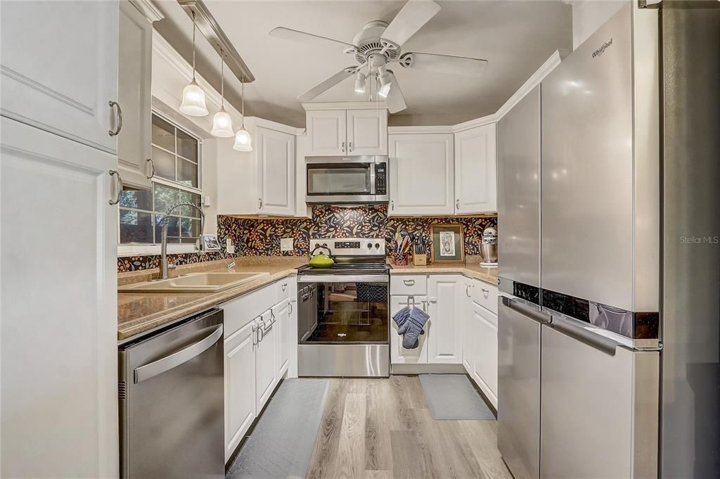 Active With Contract: $375,000 (3 beds, 2 baths, 1200 Square Feet)