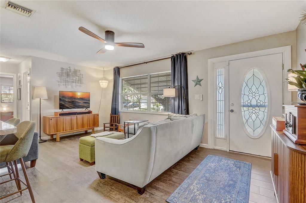 Active With Contract: $375,000 (3 beds, 2 baths, 1200 Square Feet)