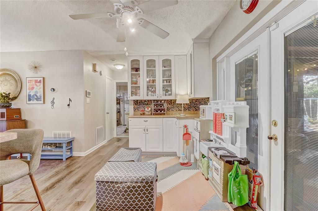 Active With Contract: $375,000 (3 beds, 2 baths, 1200 Square Feet)