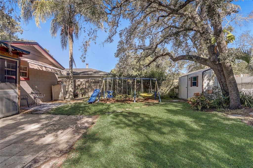 Active With Contract: $375,000 (3 beds, 2 baths, 1200 Square Feet)