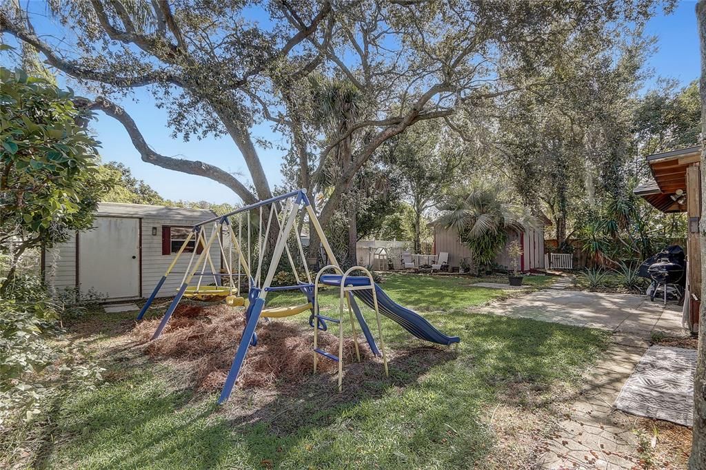 Active With Contract: $375,000 (3 beds, 2 baths, 1200 Square Feet)