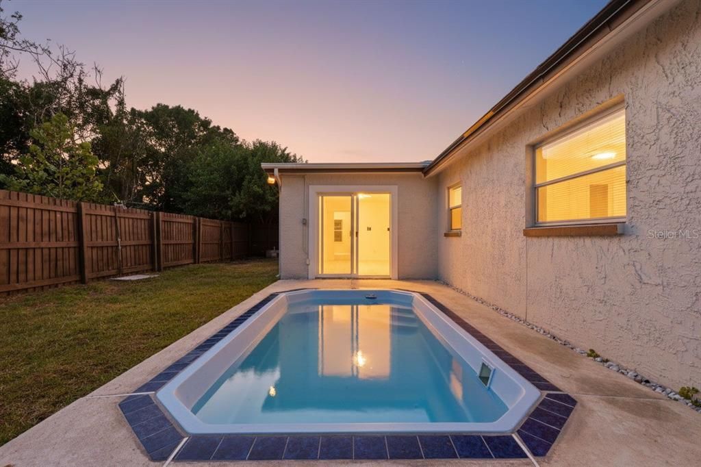 Active With Contract: $320,000 (3 beds, 2 baths, 1466 Square Feet)