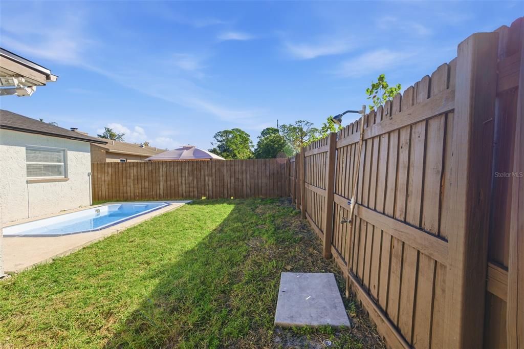 Active With Contract: $320,000 (3 beds, 2 baths, 1466 Square Feet)