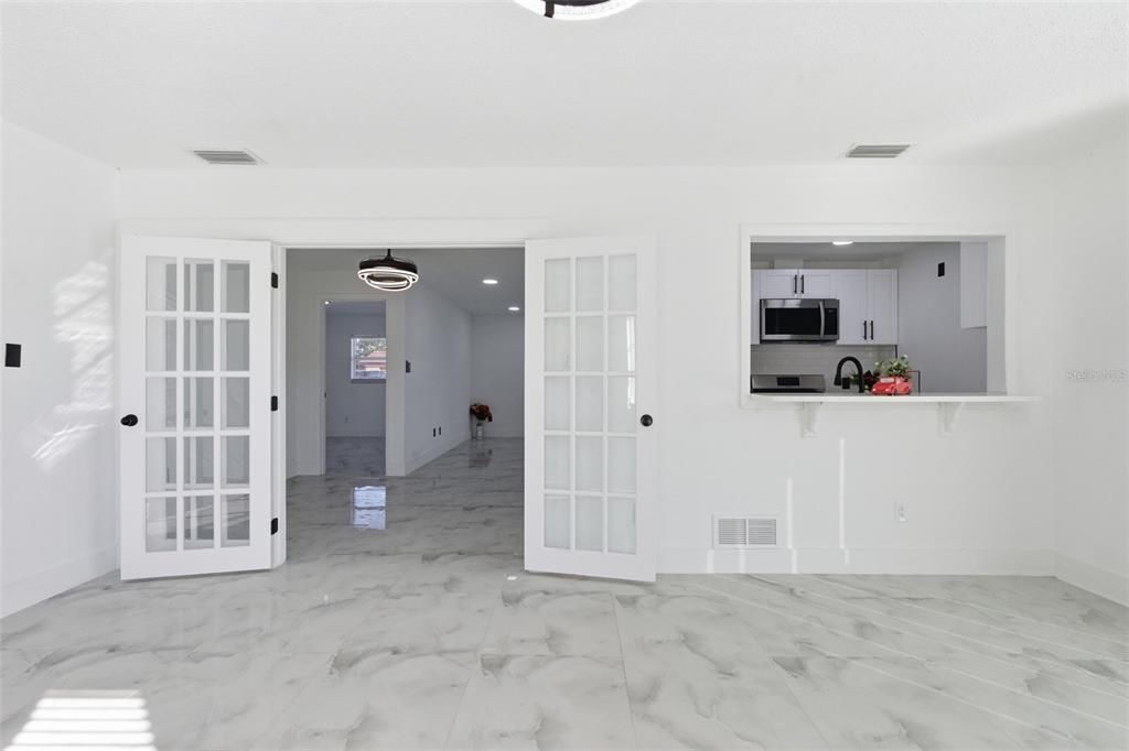 Active With Contract: $320,000 (3 beds, 2 baths, 1466 Square Feet)