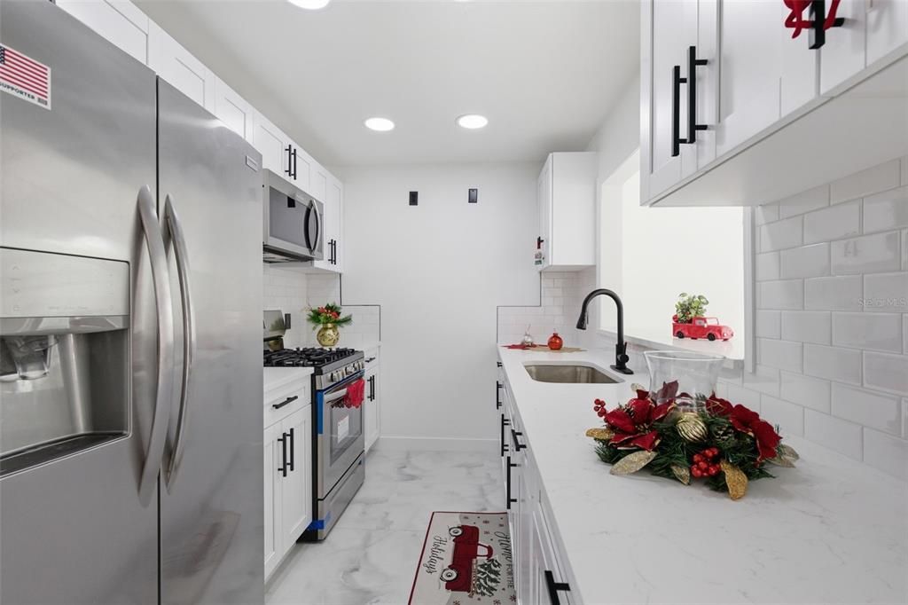 Active With Contract: $320,000 (3 beds, 2 baths, 1466 Square Feet)