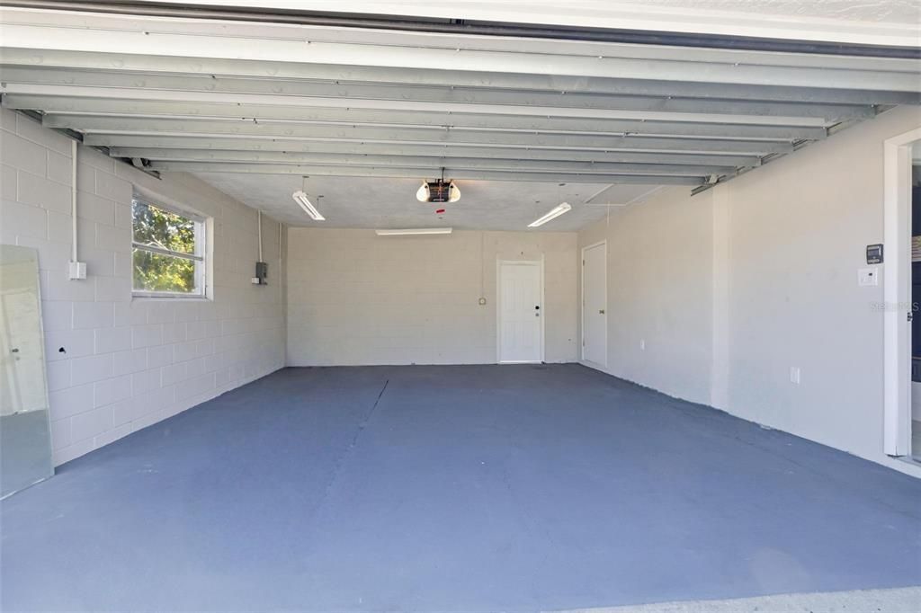 Active With Contract: $320,000 (3 beds, 2 baths, 1466 Square Feet)