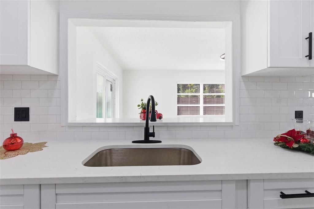 Active With Contract: $320,000 (3 beds, 2 baths, 1466 Square Feet)