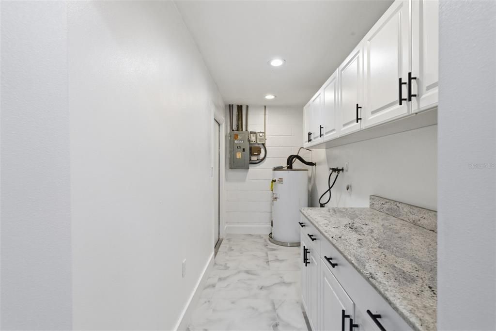 Active With Contract: $320,000 (3 beds, 2 baths, 1466 Square Feet)