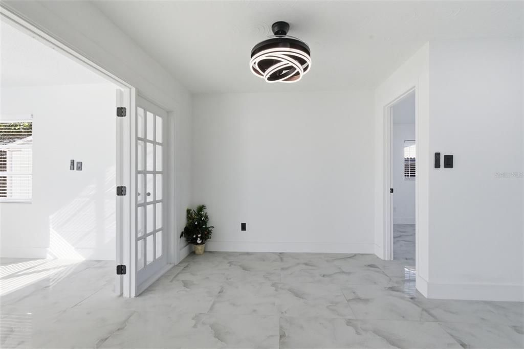 Active With Contract: $320,000 (3 beds, 2 baths, 1466 Square Feet)