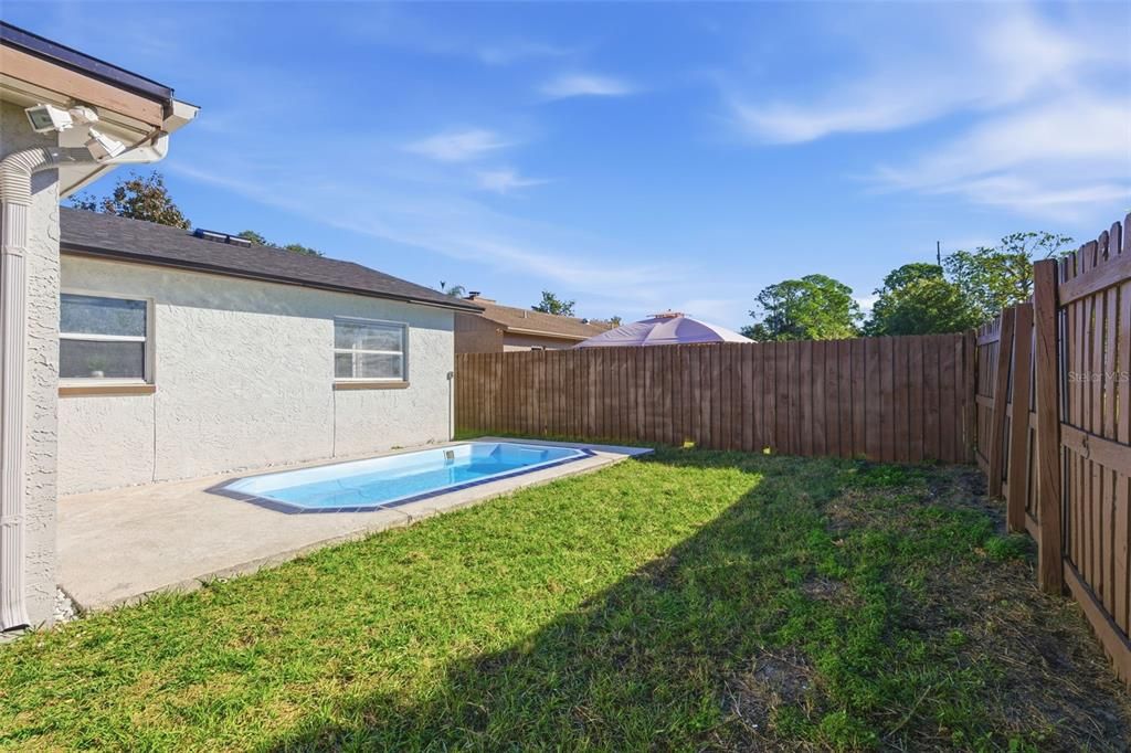 Active With Contract: $320,000 (3 beds, 2 baths, 1466 Square Feet)