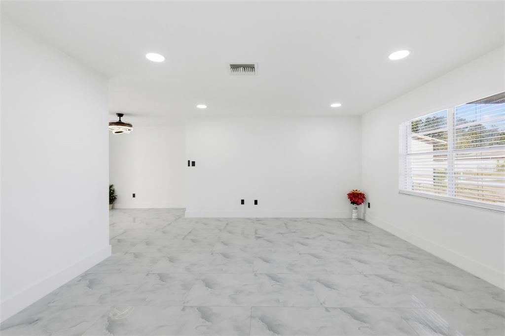 Active With Contract: $320,000 (3 beds, 2 baths, 1466 Square Feet)