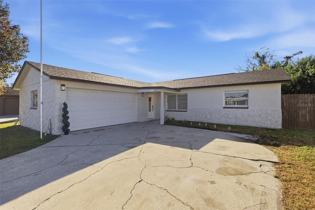 Active With Contract: $320,000 (3 beds, 2 baths, 1466 Square Feet)