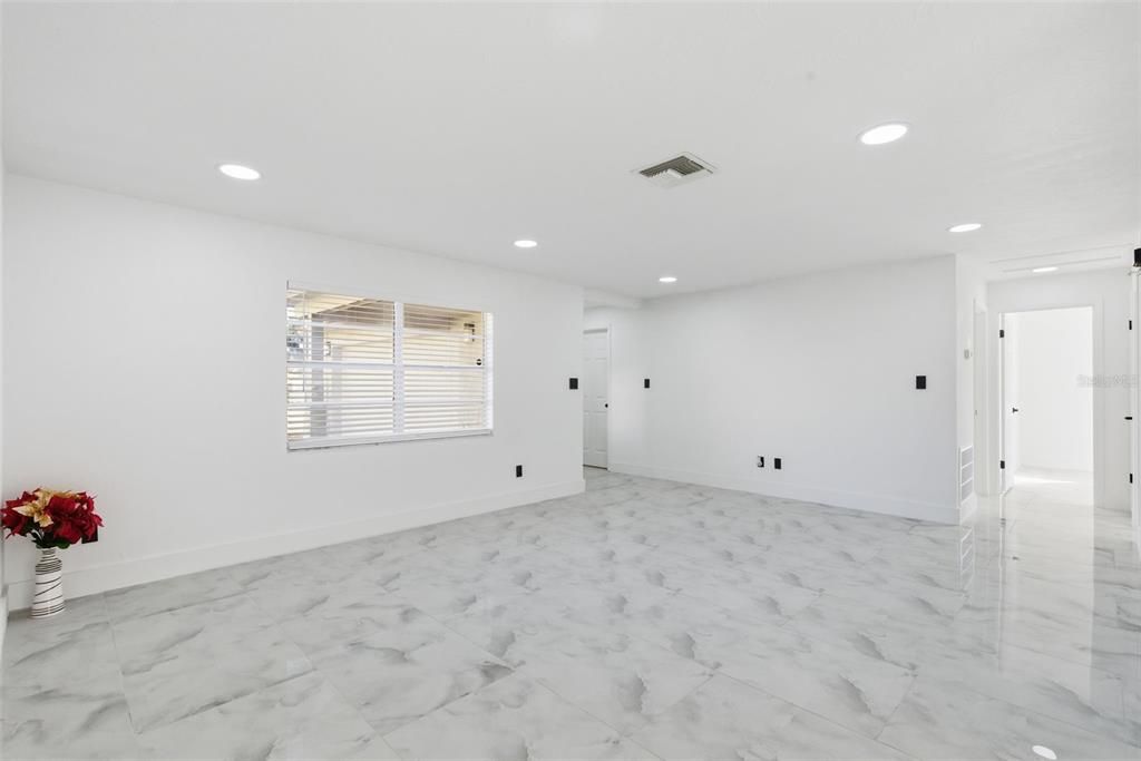 Active With Contract: $320,000 (3 beds, 2 baths, 1466 Square Feet)