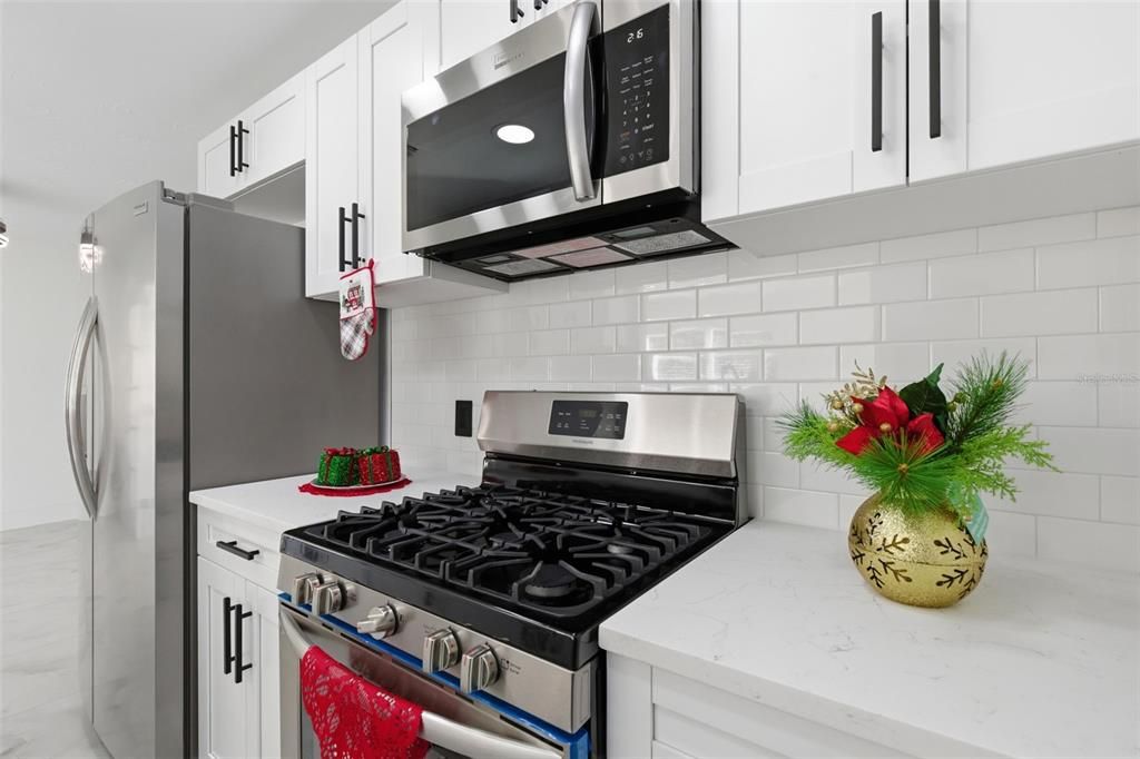 Active With Contract: $320,000 (3 beds, 2 baths, 1466 Square Feet)