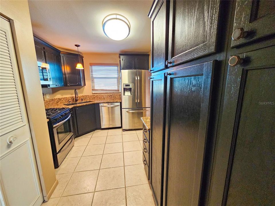 For Sale: $249,000 (2 beds, 2 baths, 1450 Square Feet)