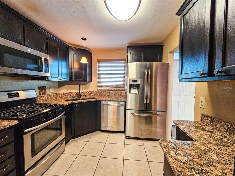 For Sale: $249,000 (2 beds, 2 baths, 1450 Square Feet)