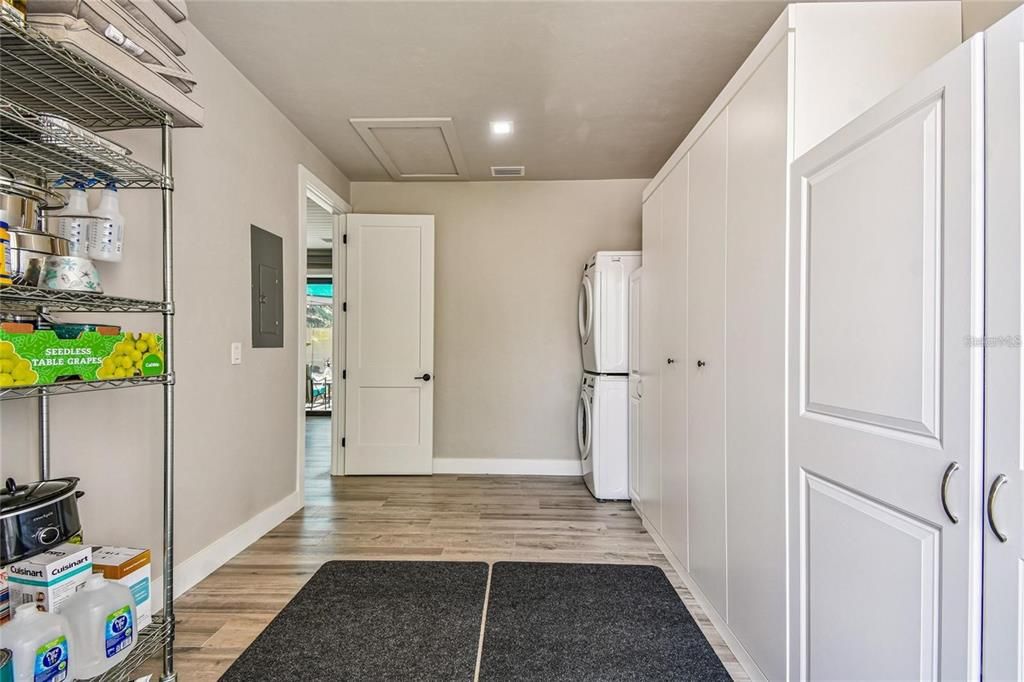 For Sale: $449,000 (1 beds, 1 baths, 1000 Square Feet)