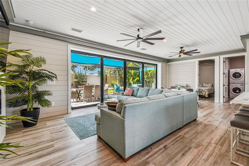 For Sale: $449,000 (1 beds, 1 baths, 1000 Square Feet)