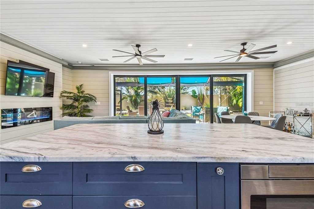 For Sale: $449,000 (1 beds, 1 baths, 1000 Square Feet)