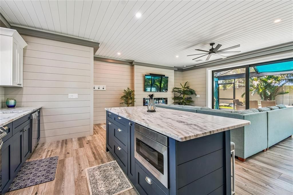 For Sale: $449,000 (1 beds, 1 baths, 1000 Square Feet)