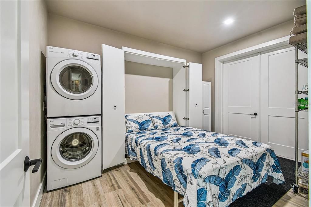 For Sale: $449,000 (1 beds, 1 baths, 1000 Square Feet)