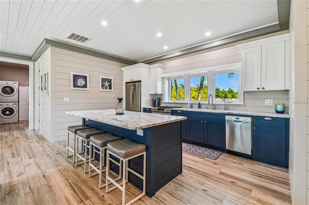 For Sale: $449,000 (1 beds, 1 baths, 1000 Square Feet)