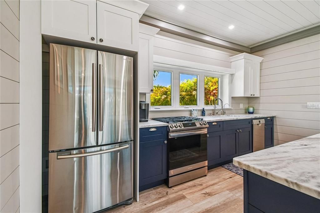 For Sale: $449,000 (1 beds, 1 baths, 1000 Square Feet)